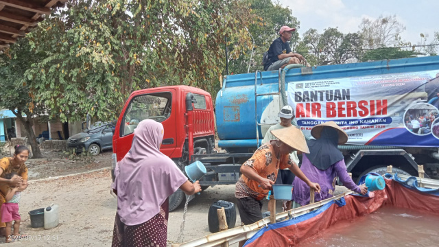 SH Terate Cabang Bojonegoro salurkan bantuan air bersih